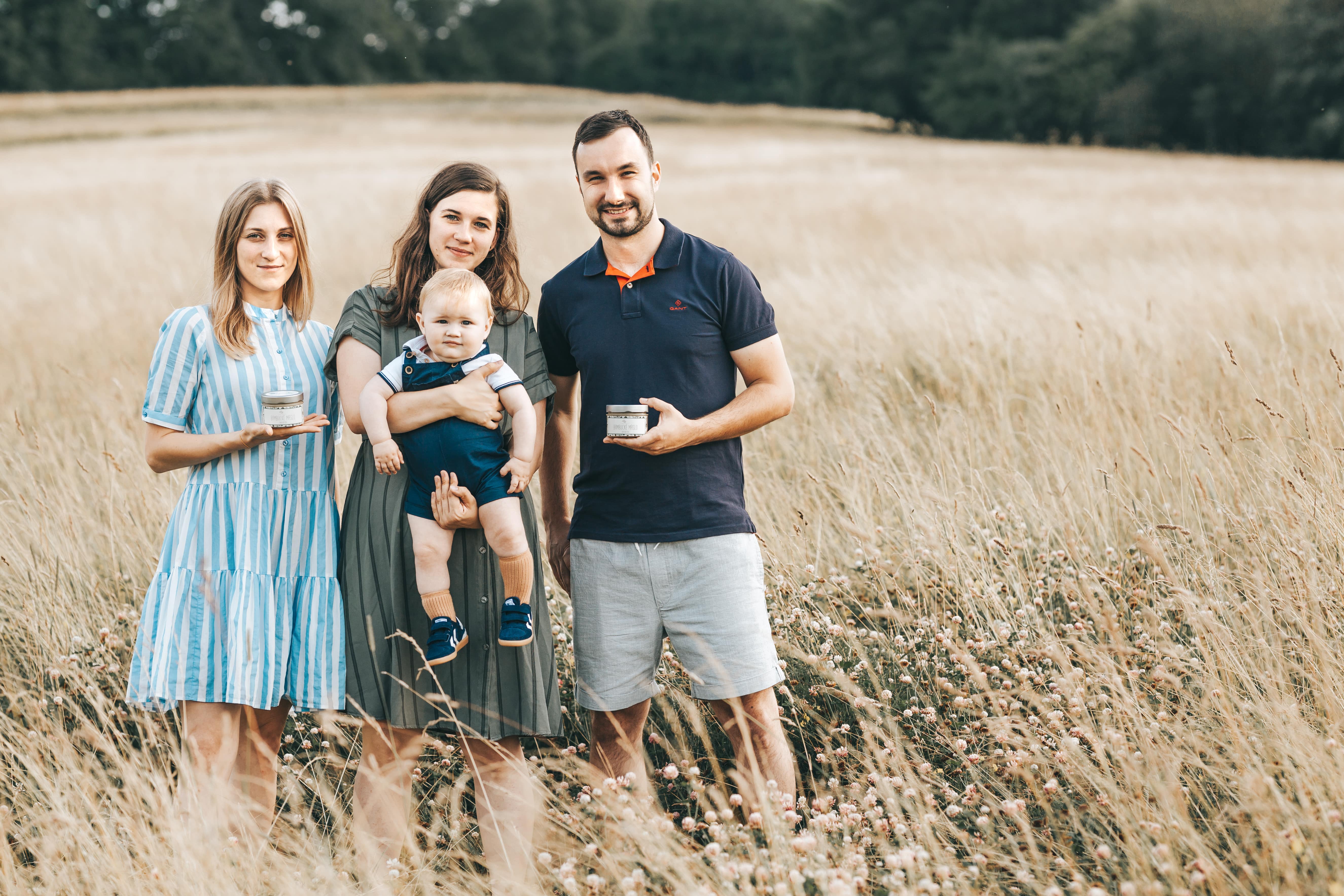 Rodinná společnost. Nerafinované bambucké máslo Farm.inc. Anežka Šedová, Kateřina Šedová, Martin Habart. Náš příběh.